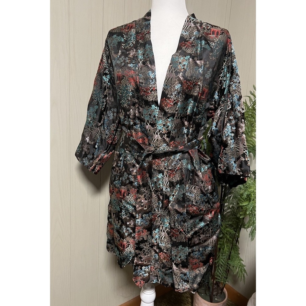 VTG Longevity Japanese Kimono‎ Robe Womens Small Black Satin Tapestry Pagoda